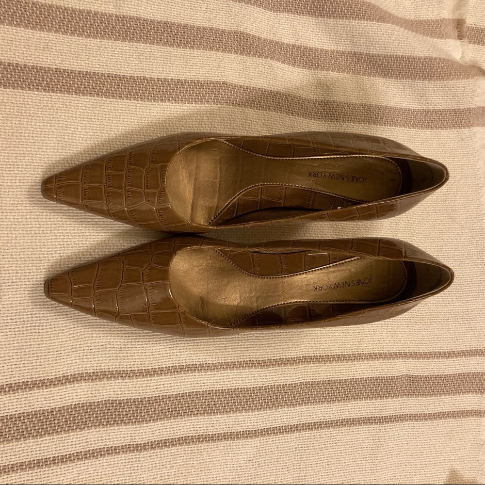 Jones New York - Mirinesse size 7 W in medium natural - 1.5 inch heel